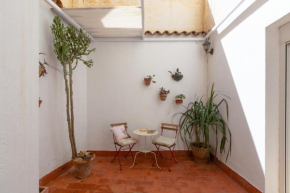 Quiet apartment with two bedrooms and a patio